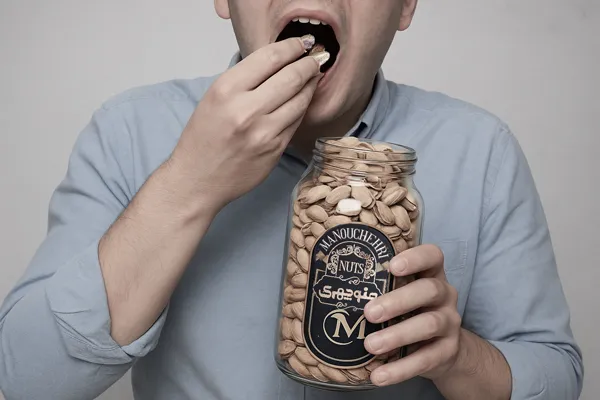 عوارض مصرف بیش از حد پسته