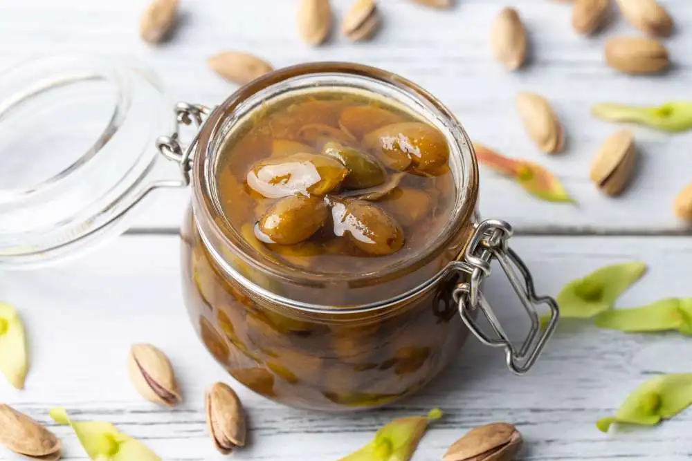 مربای پوست پسته داخل شیشه